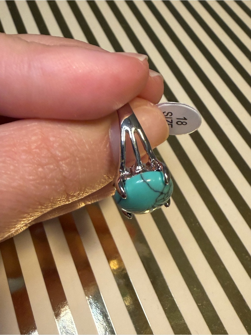 Turquoise Stone Cocktail Ring - Silver plated and faux turquoise - Picture 4 of 5